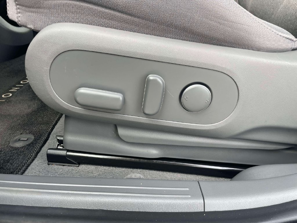 Certified Used 2024 Blue Hyundai SEL image 18