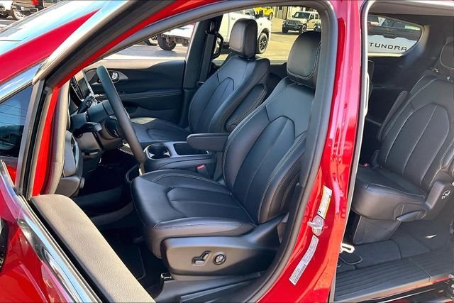 New 2026 Chrysler Pacifica Select 4D Passenger Van