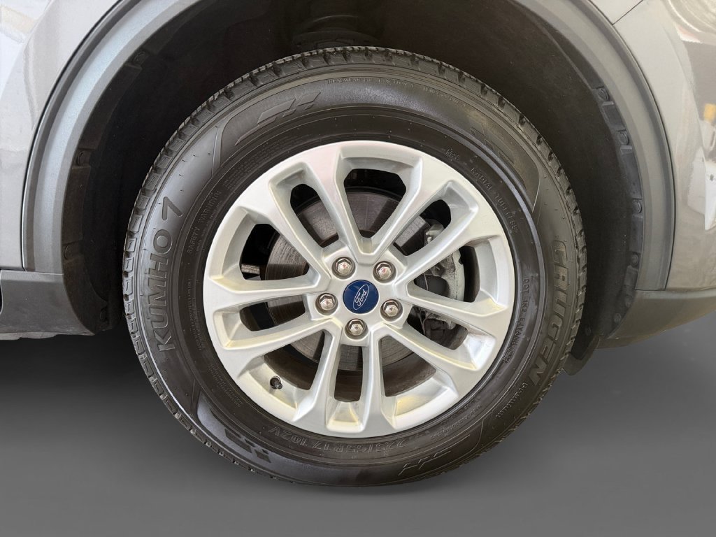 Used 2022 Gray Ford SE image 9
