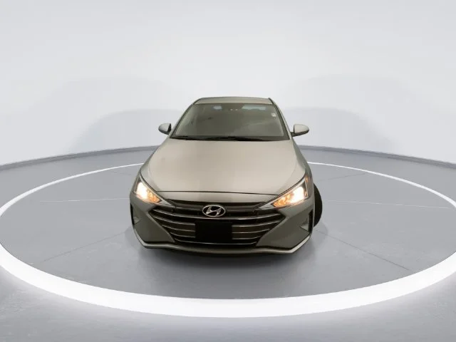Used 2020 Silver Hyundai SE image 9