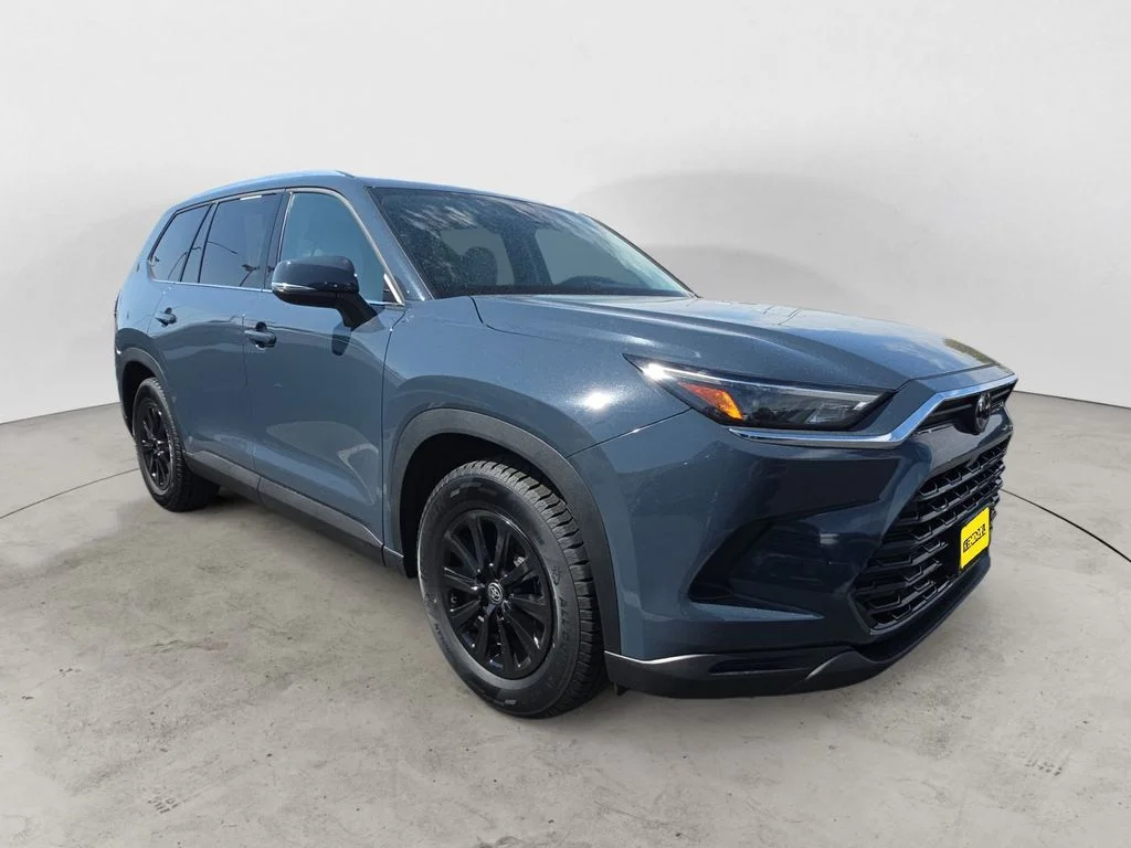 Used 2024 White Toyota XLE image 5