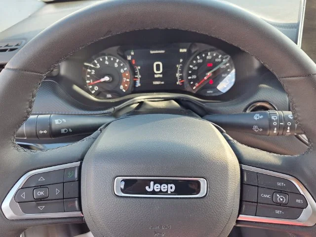 Used 2026 Silver Jeep Latitude image 25