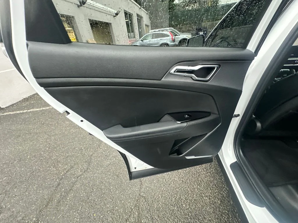 Used 2025 White Kia SX-Prestige image 23