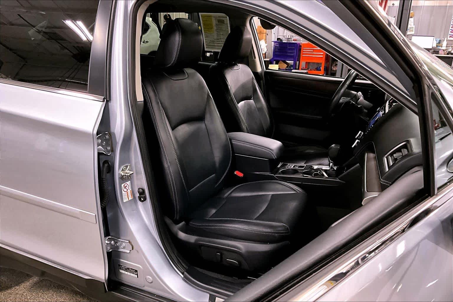 Used 2019 Ice Silver Metallic Subaru Limited image 9