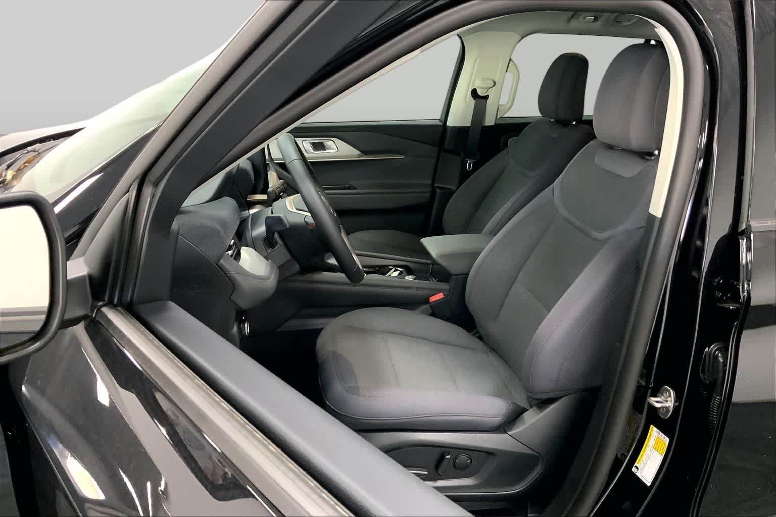 New 2026 Agate Black Metallic Ford Active image 8