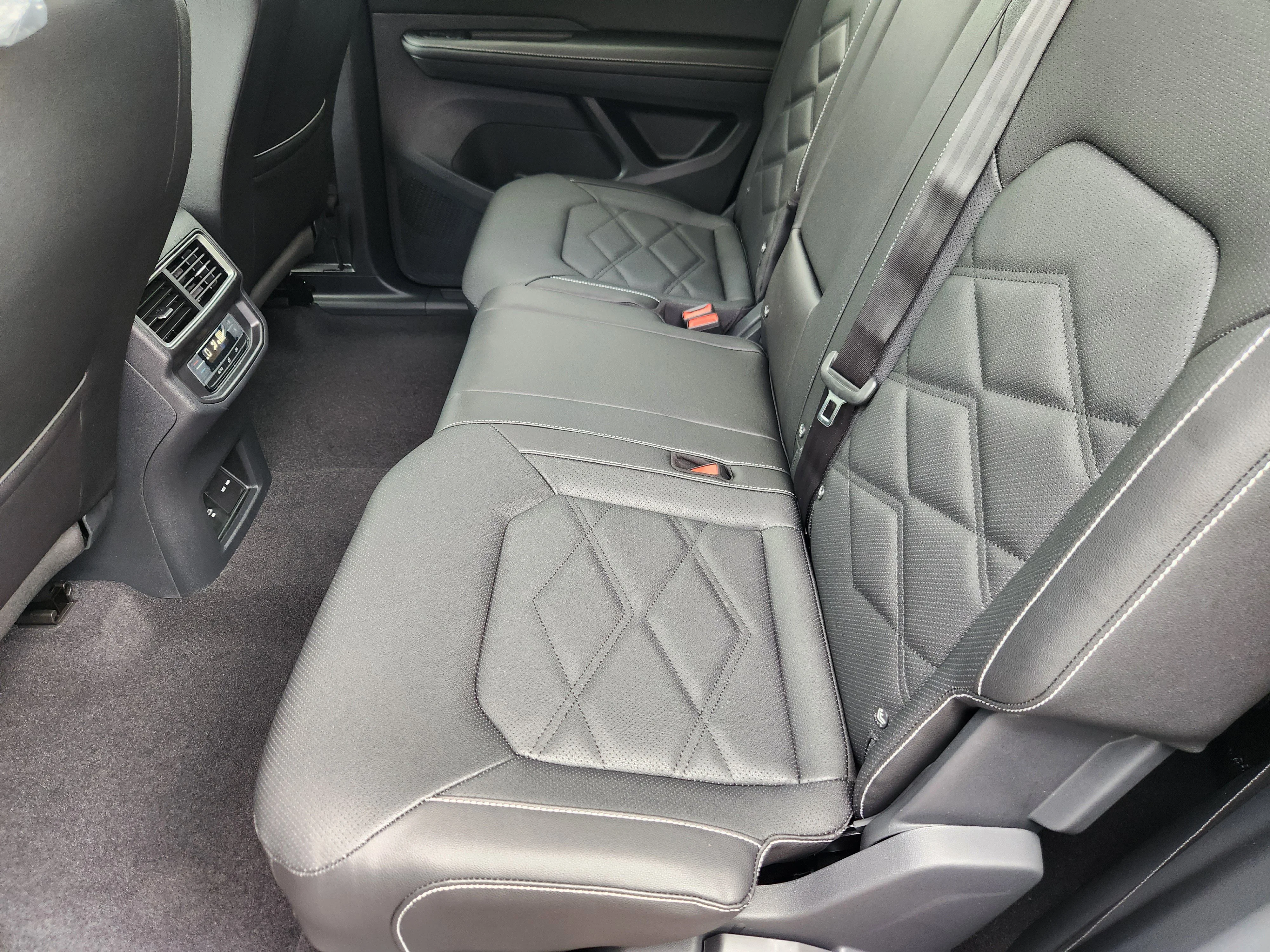 New 2026 Silver Volkswagen 2.0T SE w/Technology image 19