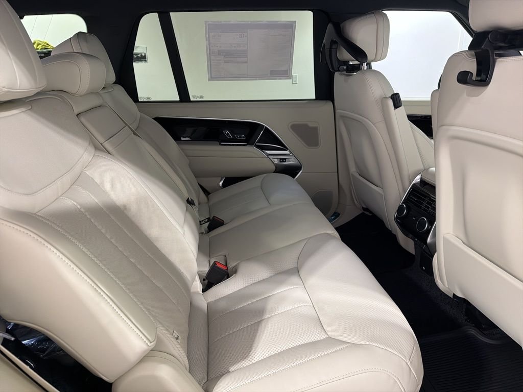 New 2026 Santorini Black Land Rover P530 SE LWB 7 SEAT image 28