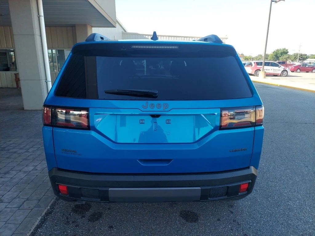 New 2026 Hydro Blue Pearl-Coat Exterior Paint Jeep Laredo image 6
