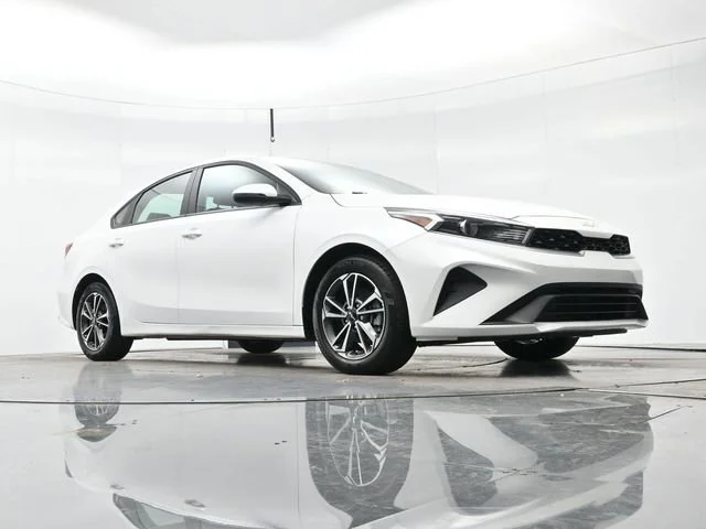 Used 2022 Snow White Pearl Kia LXS image 20