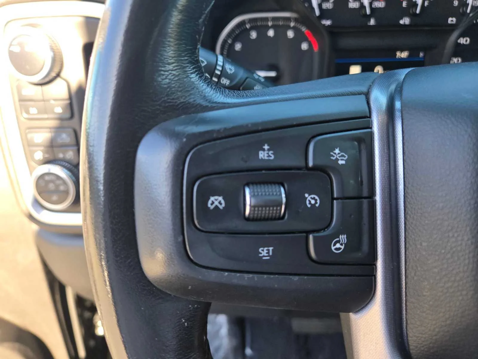 Used 2022 Onyx Black GMC SLT image 24