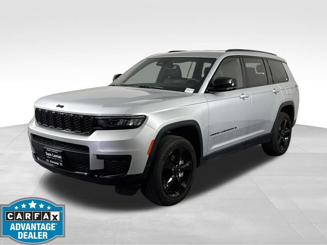 Used 2023 Silver Jeep Altitude image 3
