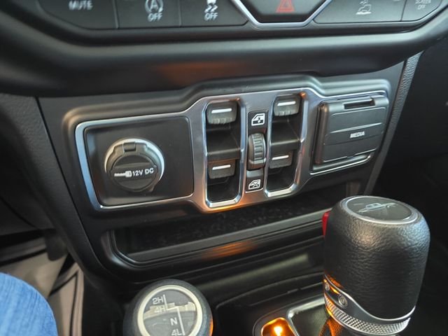 Used 2022 Green Jeep Sport image 22