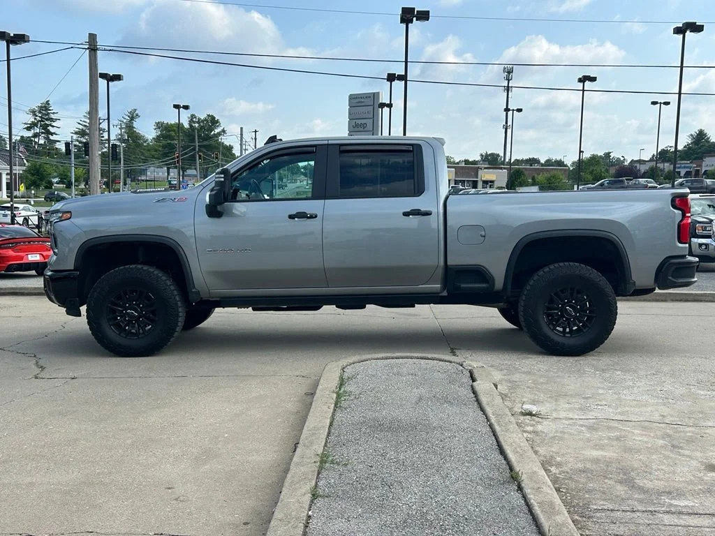 Used 2025 Gray Chevrolet ZR2 image 9