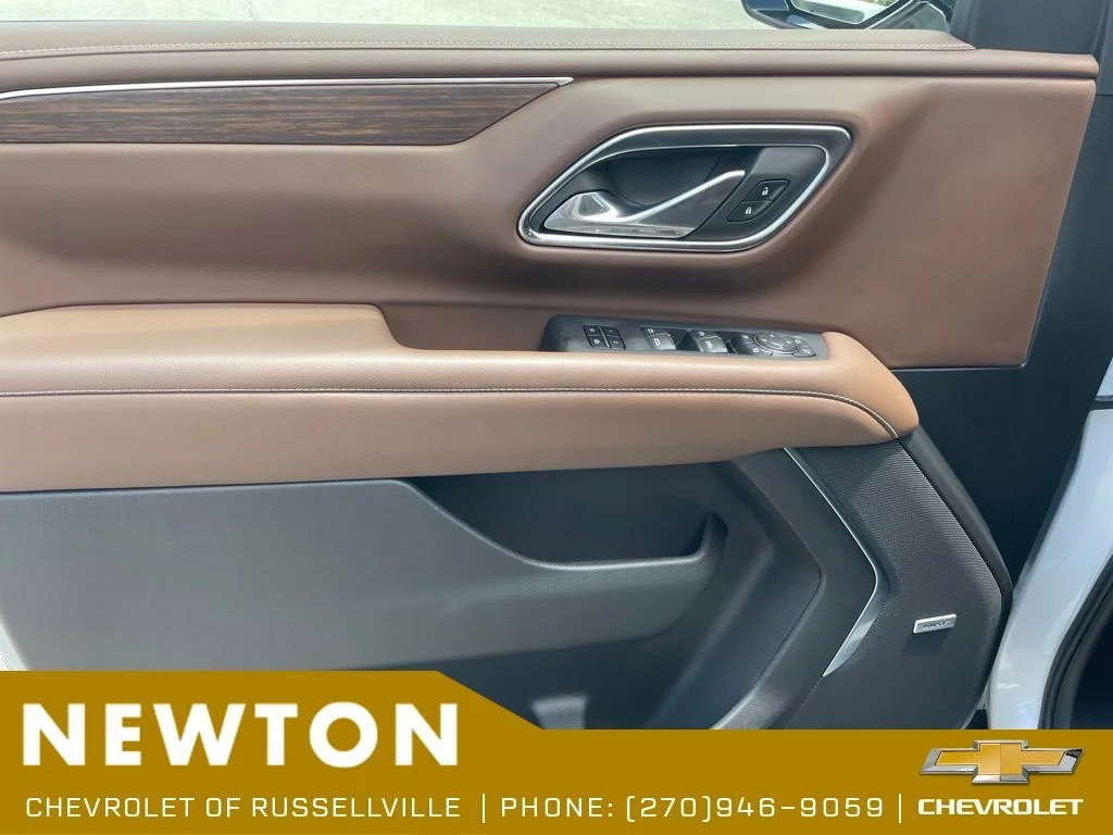 Used 2024 Pearl Chevrolet High Country image 8