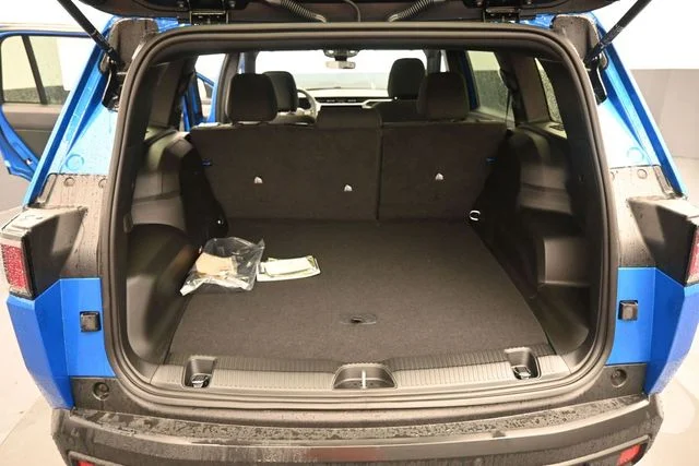 New 2026 Hydro Blue Pearl-Coat Exterior Paint Jeep Laredo image 21