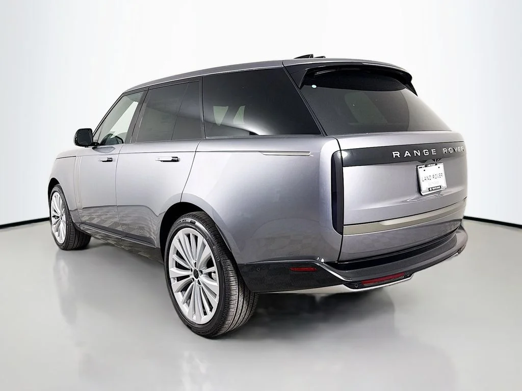 New 2026 Eiger Grey Land Rover SE image 7