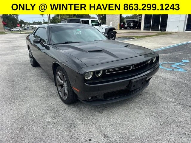 Used 2017 Black Dodge SXT image 7