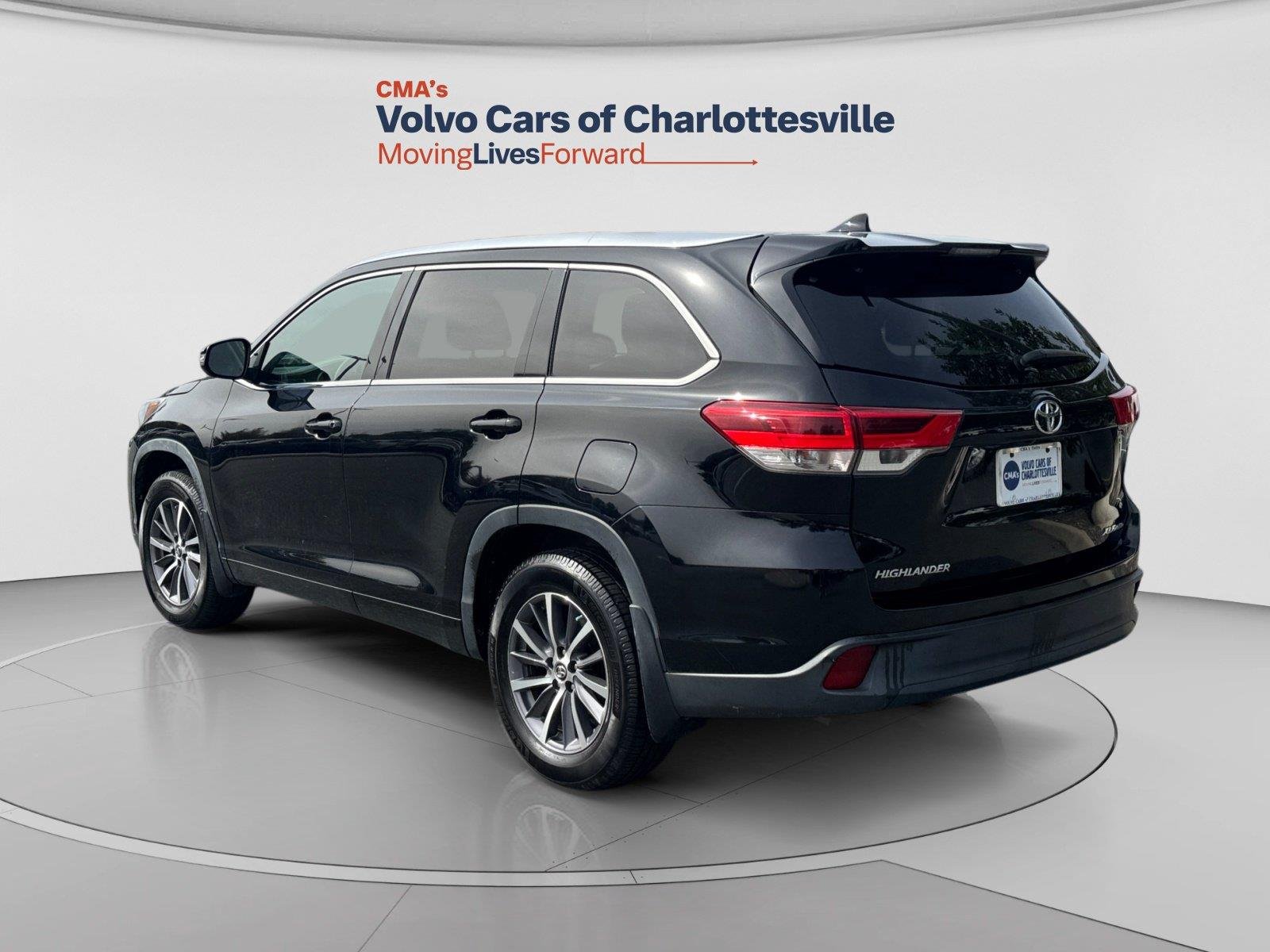 Used 2017 Midnight Black Metallic Toyota XLE image 3