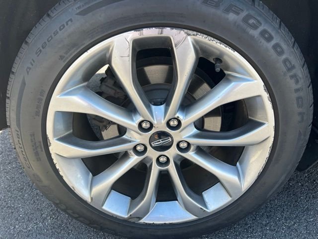 Used 2019 Gray Lincoln Select image 6