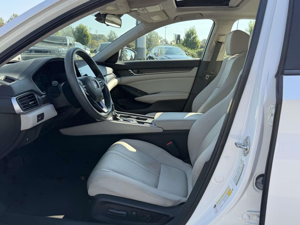 Used 2018 White Honda EX image 15