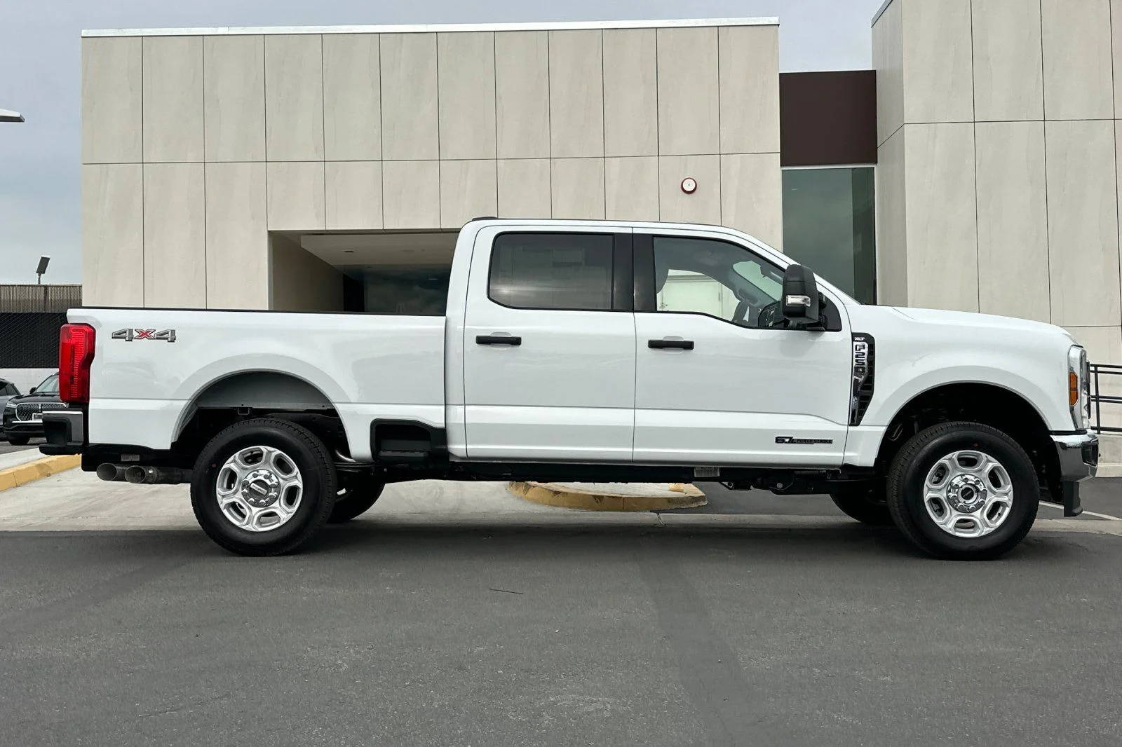 New 2026 Oxford White Ford F-250® XLT image 2