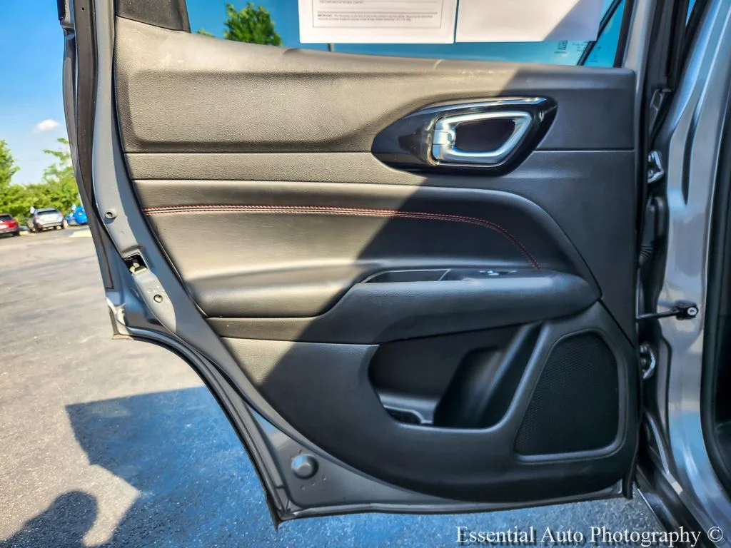 Used 2022 Silver Jeep Trailhawk image 17