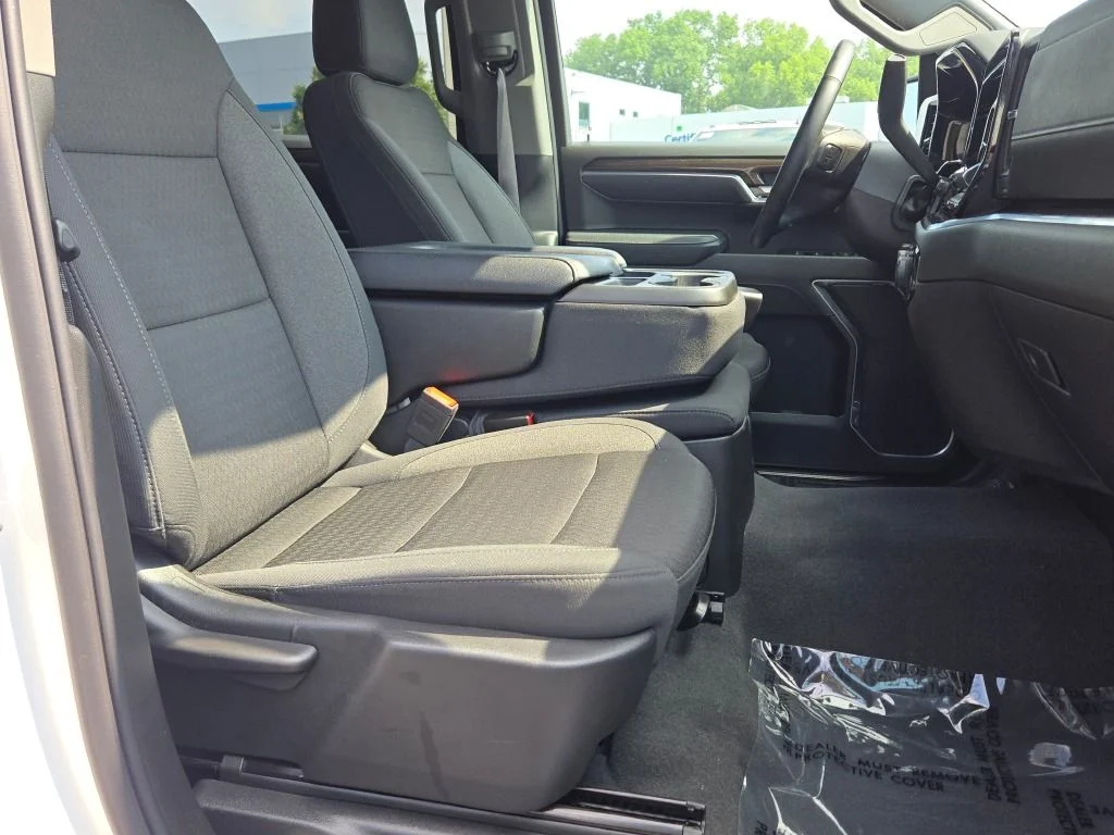Used 2025 White Chevrolet RST image 6