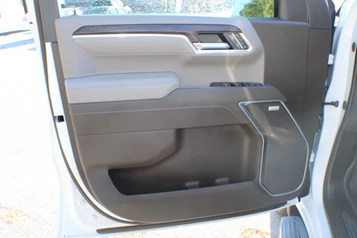 Certified Used 2026 Glacier White Tricoat GMC SLT image 6