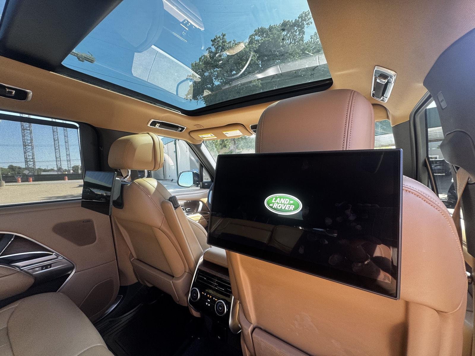 Used 2024 White Land Rover SE image 16