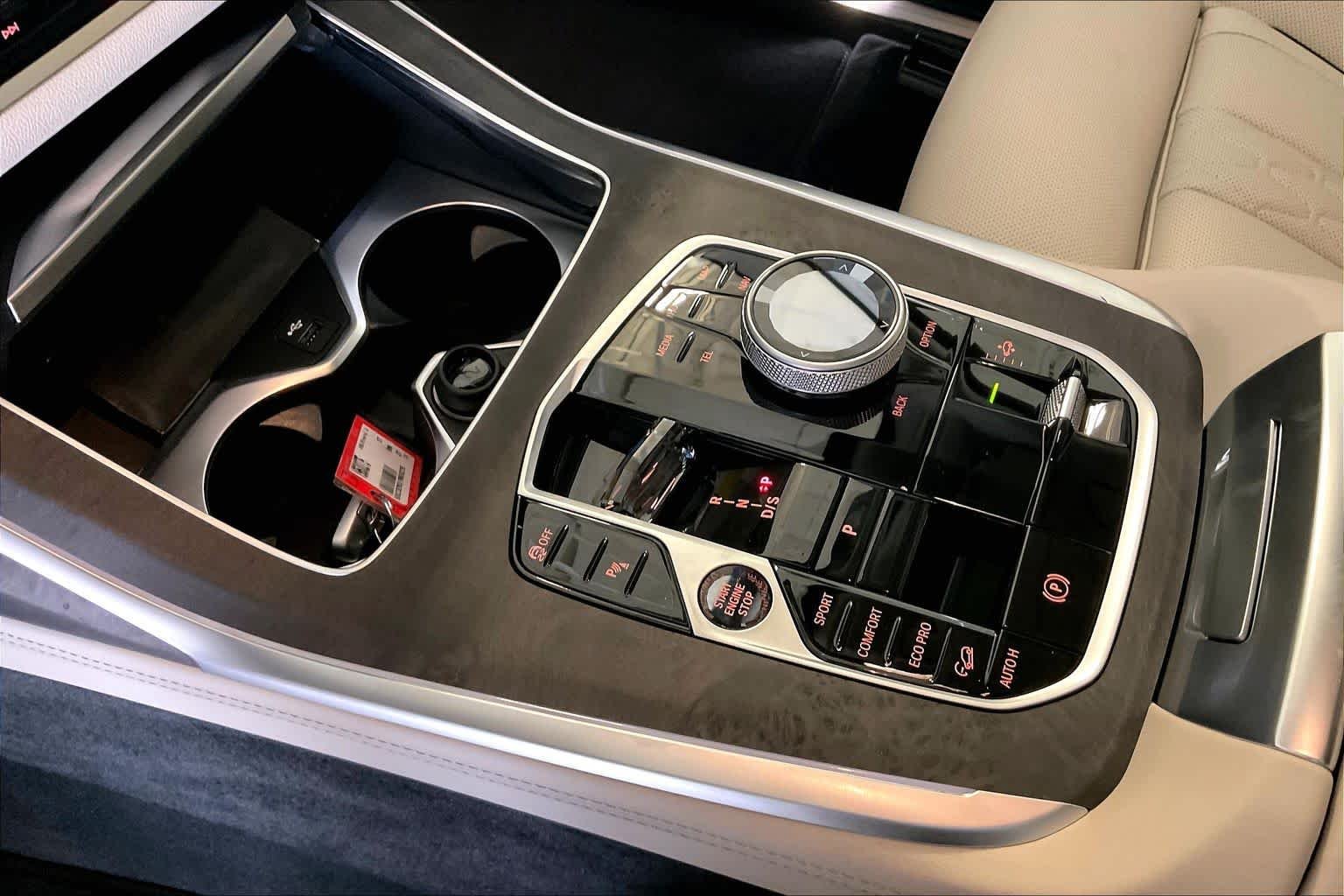 New 2027 Mineral White Metallic BMW xDrive40i image 7