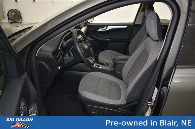 Used 2020 Magnetic Metallic Ford SE image 5