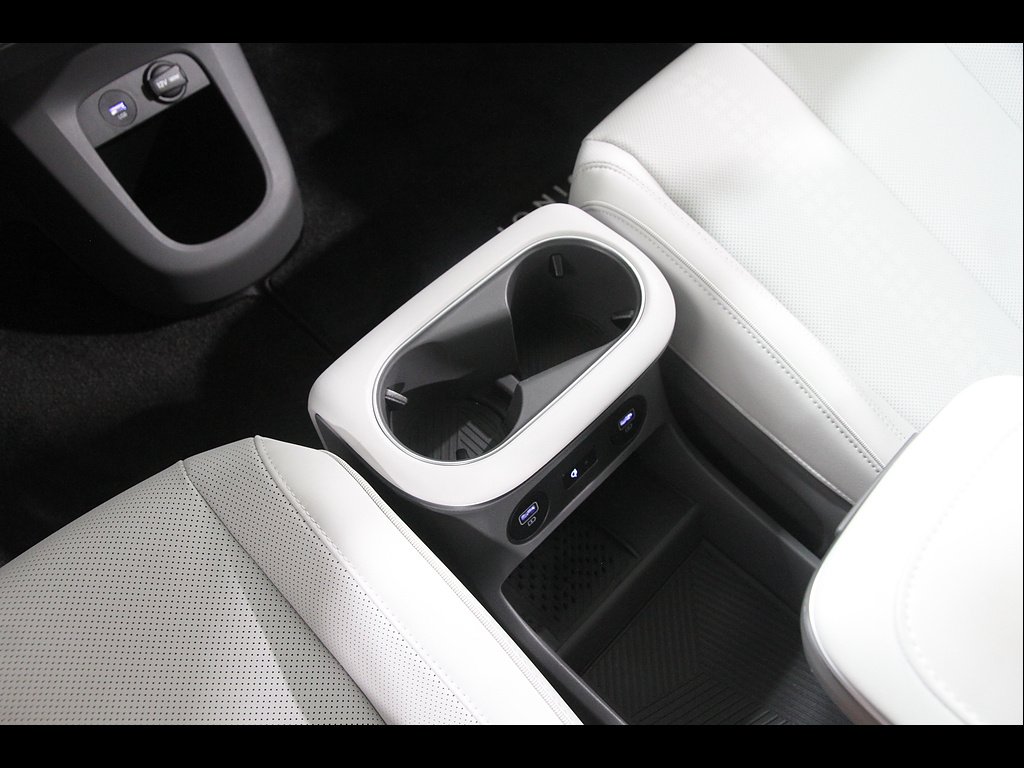 2024 Hyundai IONIQ 5 Limited - Photo 18
