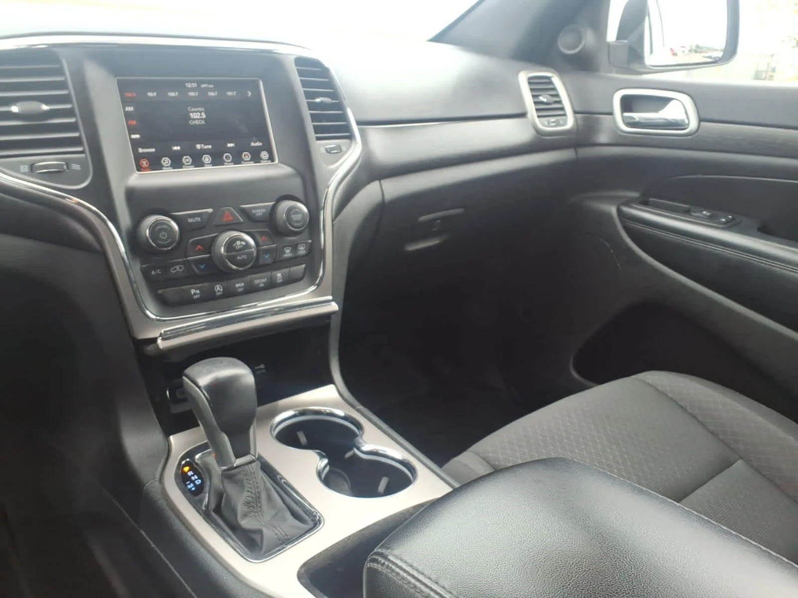 Used 2018 Bright White Clearcoat Jeep Laredo E image 15