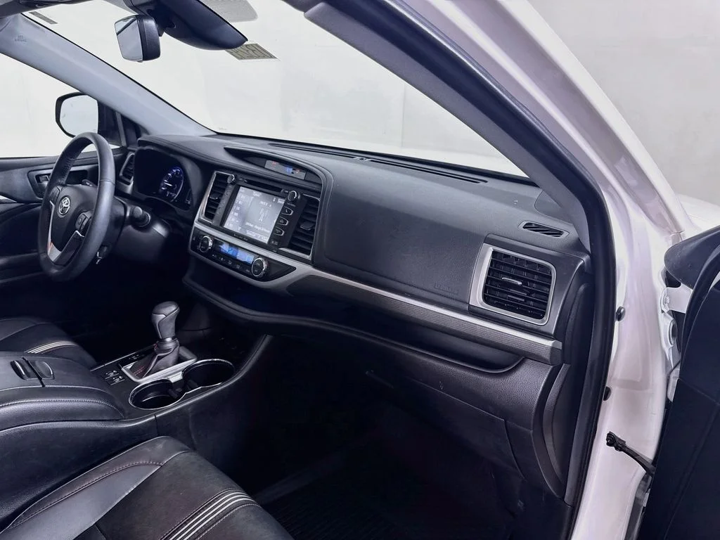 Used 2019 Blizzard Pearl Toyota SE image 28