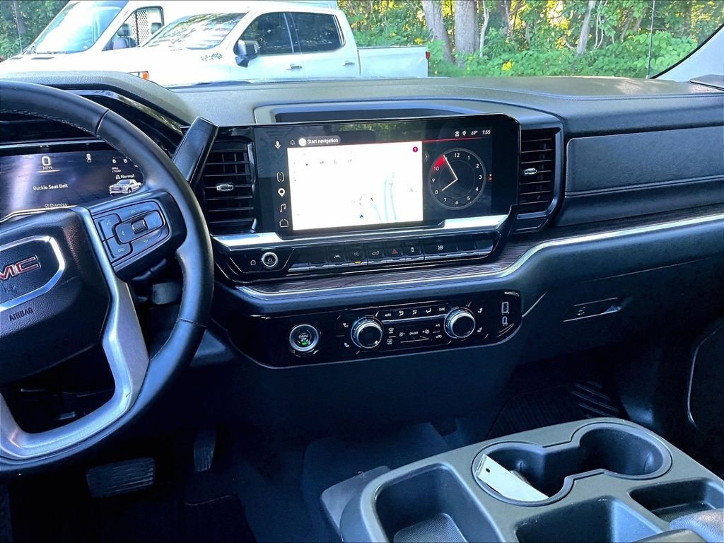 Used 2023 Silver GMC Elevation image 17