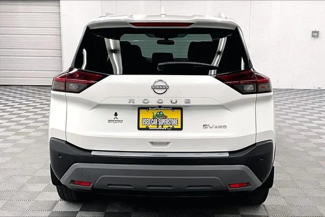 Used 2023 Pearl White Tricoat Nissan SV image 5