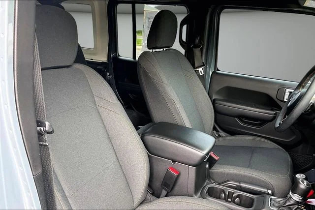 Used 2024 Anvil Clearcoat Jeep Sport image 28
