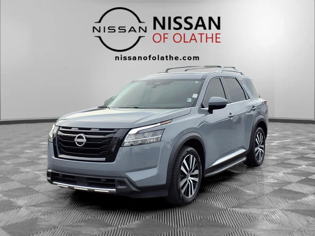 2023 Nissan Pathfinder Platinum 4WD's photo