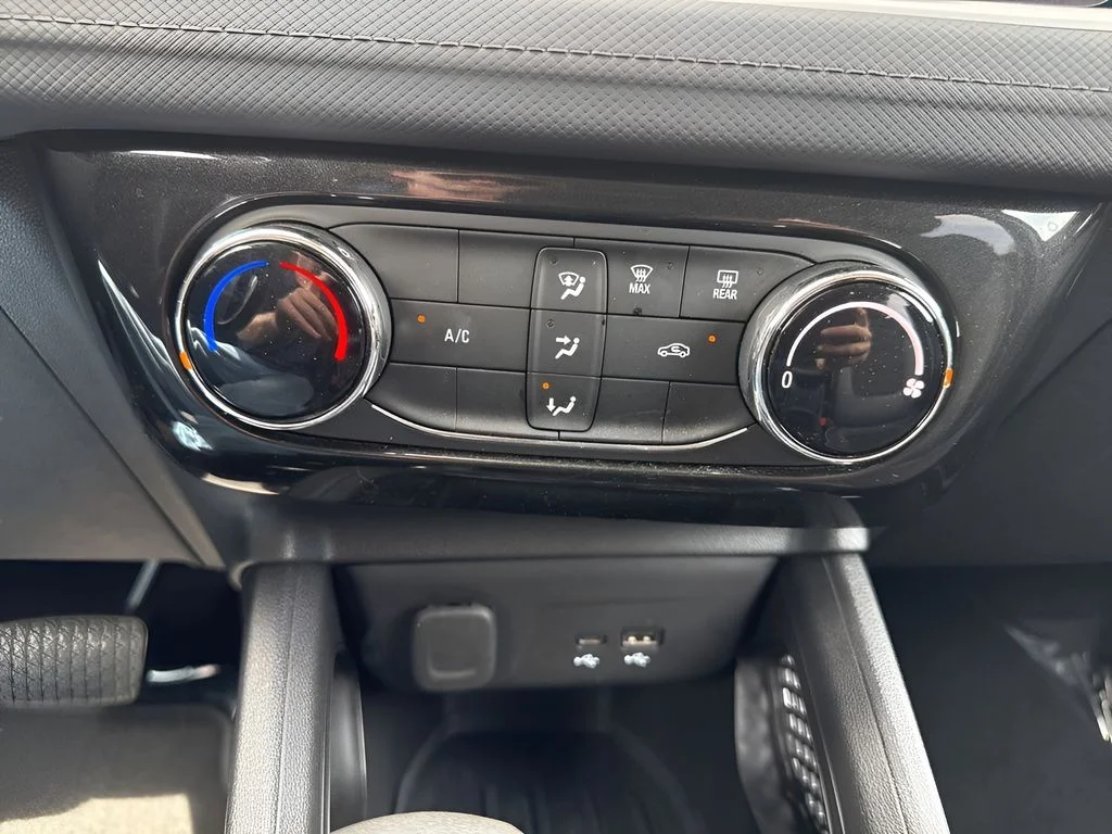 Used 2025 White Chevrolet LT image 20