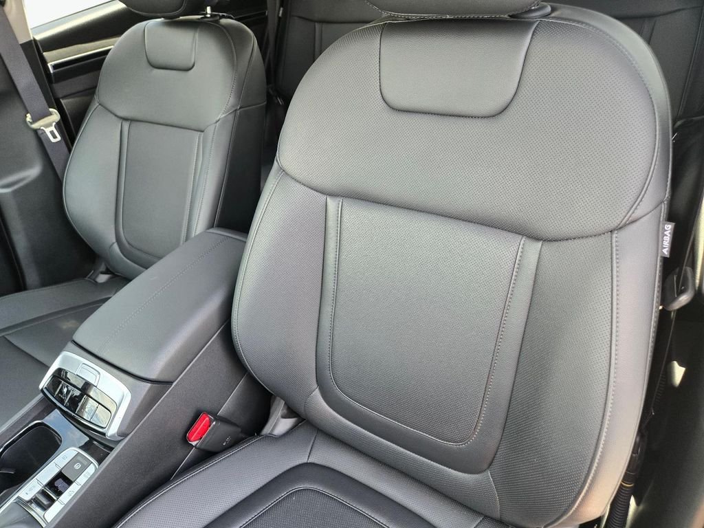 Used 2024 Gray Hyundai SEL image 16