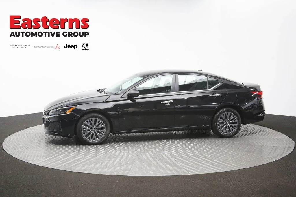 Used 2025 Black Nissan 2.5 SV image 58
