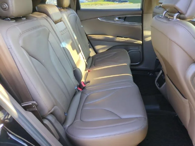 Used 2018 Black Lincoln Reserve image 32