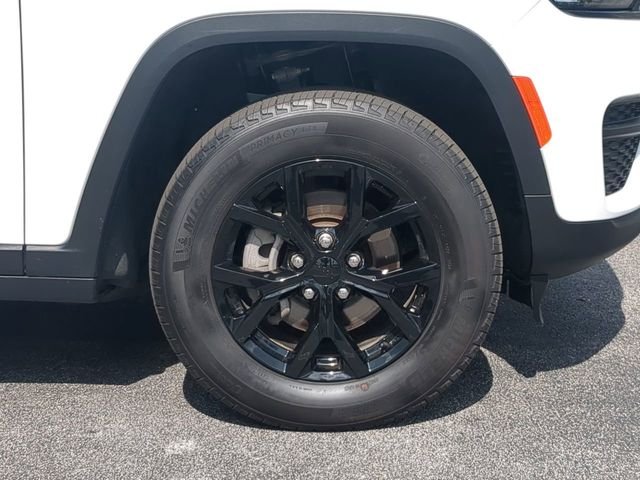 Certified Used 2025 White Jeep Altitude X image 11
