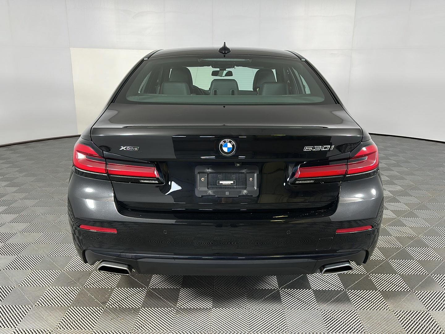 Used 2023 Black Sapphire Metallic BMW 530i xDrive image 25