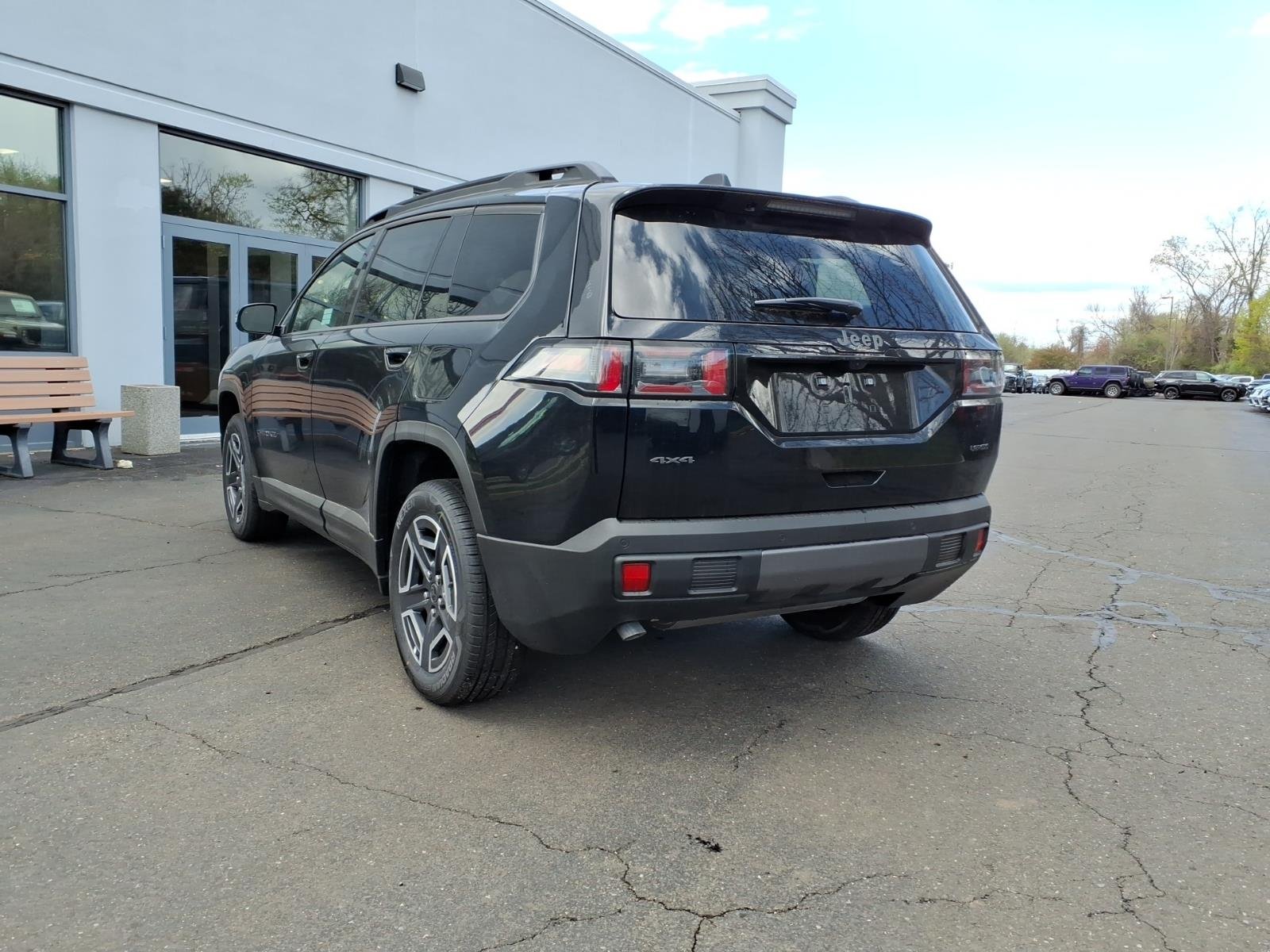 New 2026 Diamond Black Crystal Pearl-Coat Exterior Paint Jeep Laredo image 3