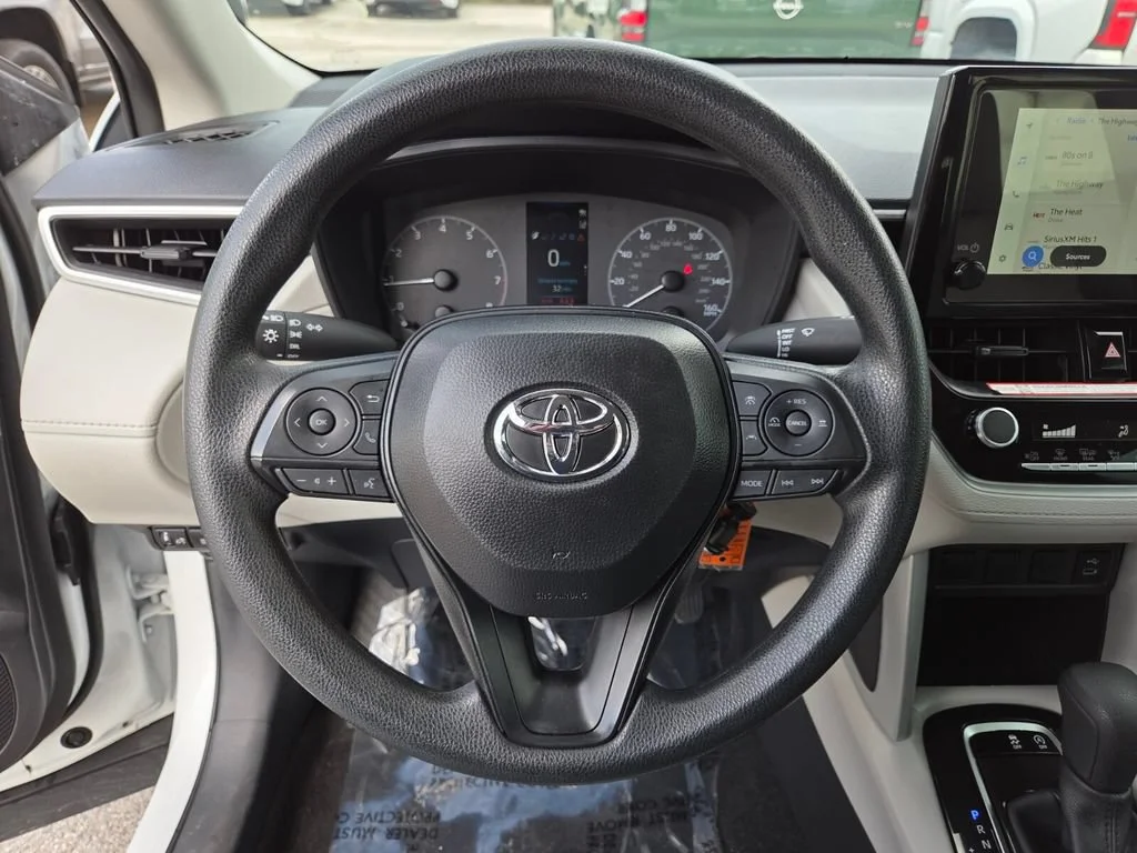 Used 2025 Pearl Toyota L image 32