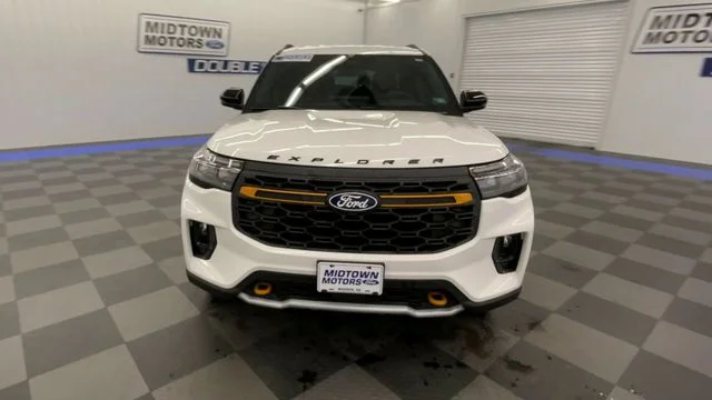 New 2027 Star White Metallic Tri-Coat Ford Tremor® image 3