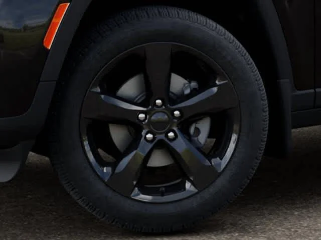 New 2026 Diamond Black Crystal Pearl-Coat Exterior Paint Jeep Limited image 9