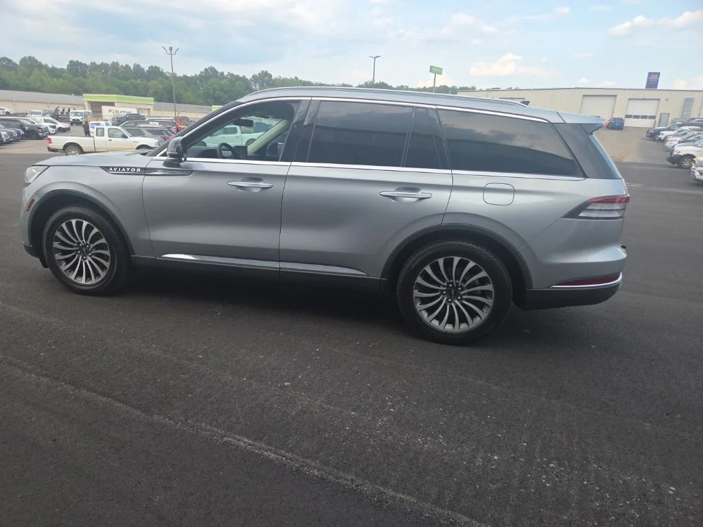 Used 2024 Silver Lincoln Premiere image 6