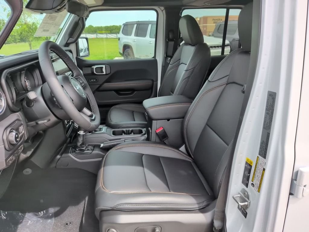 New 2026 Bright White Clearcoat Jeep  image 17